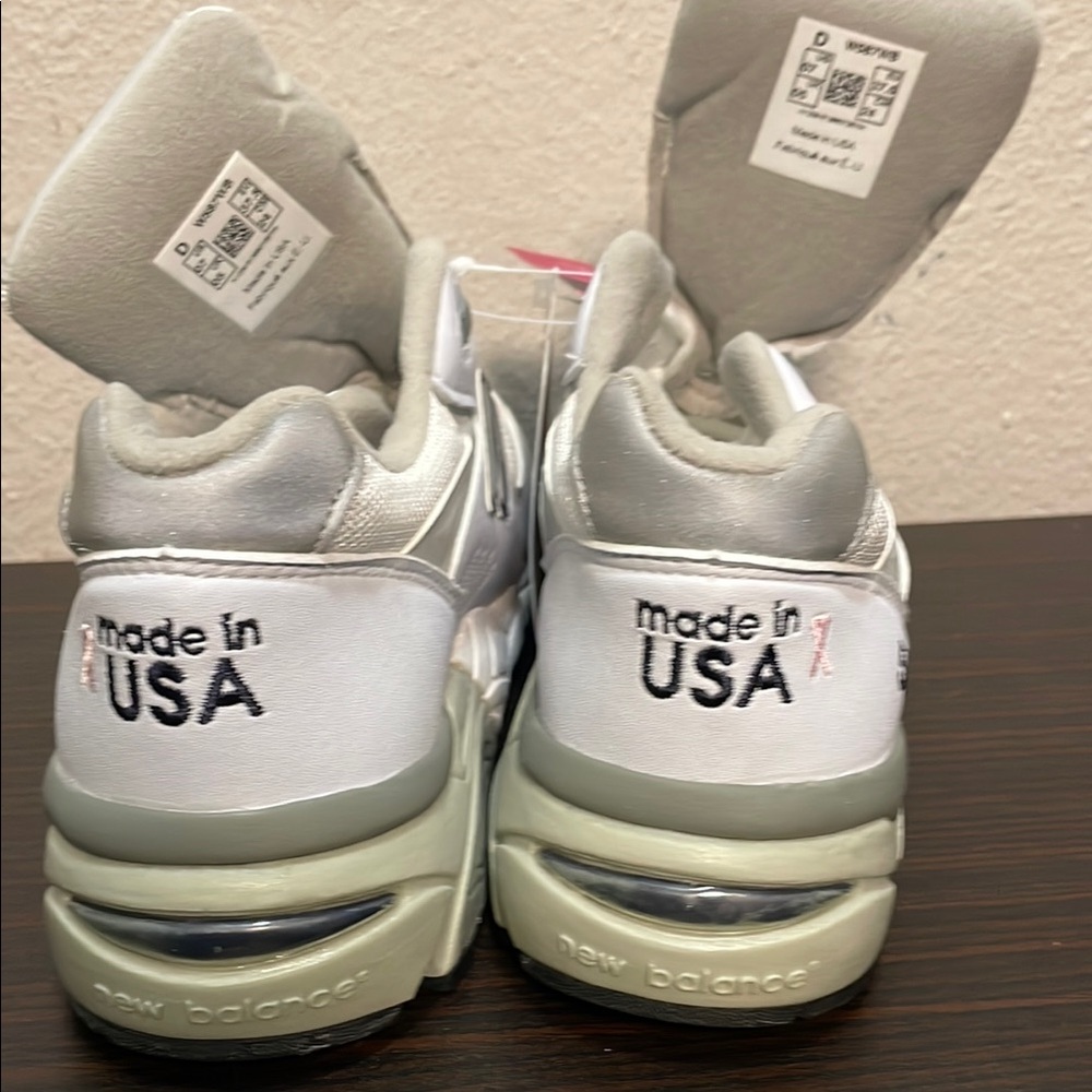 New Balance 587 White Sneakers View 2